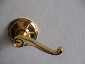 Door Hardware: Doorknobs vs Door Levers